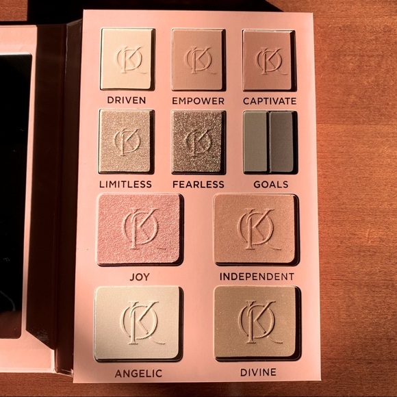 Other - 🆕 Kenia Ontiveros Beauty Glow and Glow Pallet.